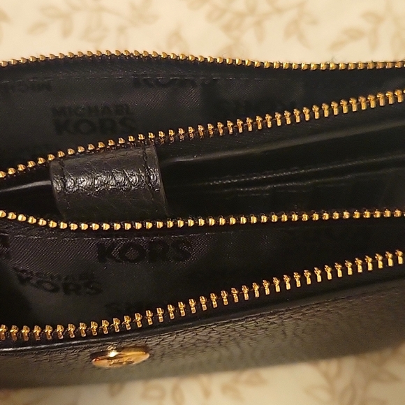 Michael Kors Adele Double-Zip Pebble Leather Phone Wristlet - Picture 2 of 5